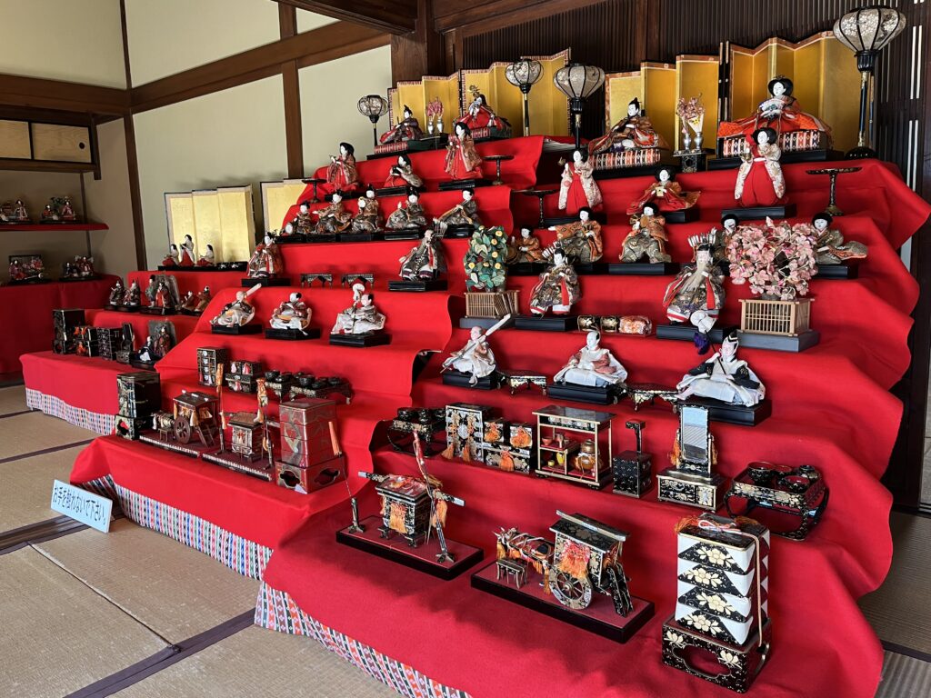 古民家で見る雛人形